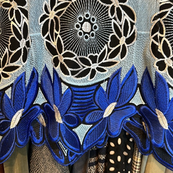 Thakoon blue/white/black embroidered print peplum style blouse size 4 - Picture 2 of 5